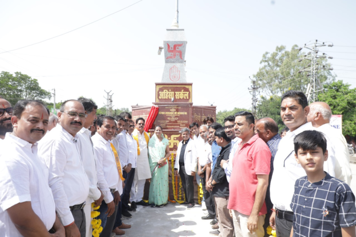 सहकारिता मंत्री आंजना के करकमलों से नगरपालिका के सहयोग एवं महावीर इंटरनेशनल के सौजन्य से नवनिर्मित अहिंसा सर्कल का लोकार्पण संपन्न
