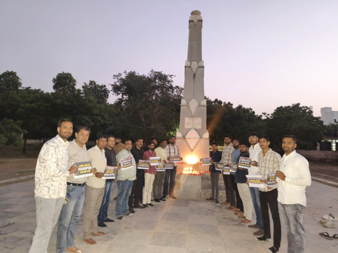 निंबाहेड़ा युवा कांग्रेस-NSUI परिवार द्वारा मणिपुर हिंसा में जान गवांने वाले लोगों को दी श्रद्धांजलि