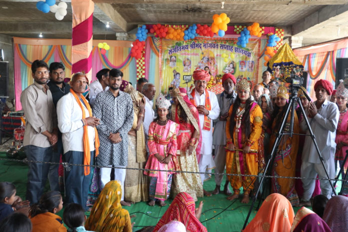 पूर्व सहकारिता मंत्री उदयलाल आंजना ने जावदा में आयोजित भागवत कथा में की शिरकत