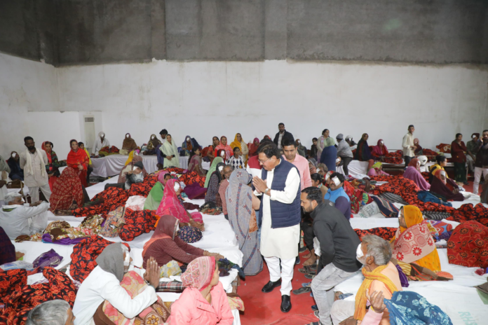 आंजना नेत्र रोगियों से की भेंट, शीघ्र स्वास्थ्य लाभ की प्रार्थना कामना
