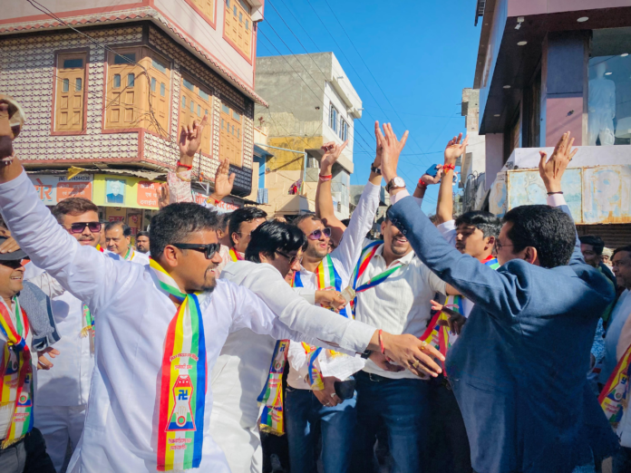 पूर्व सहकारिता मंत्री उदयलाल आंजना ने भैरव भक्ति संध्या के वरघोड़े का किया स्वागत, कांग्रेसजनों ने की जल सेवा