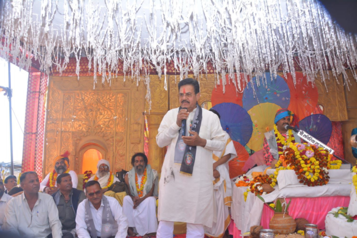 पूर्व सहकारिता मंत्री उदयलाल आंजना ने श्री शिव महापुराण कथा में की शिरकत