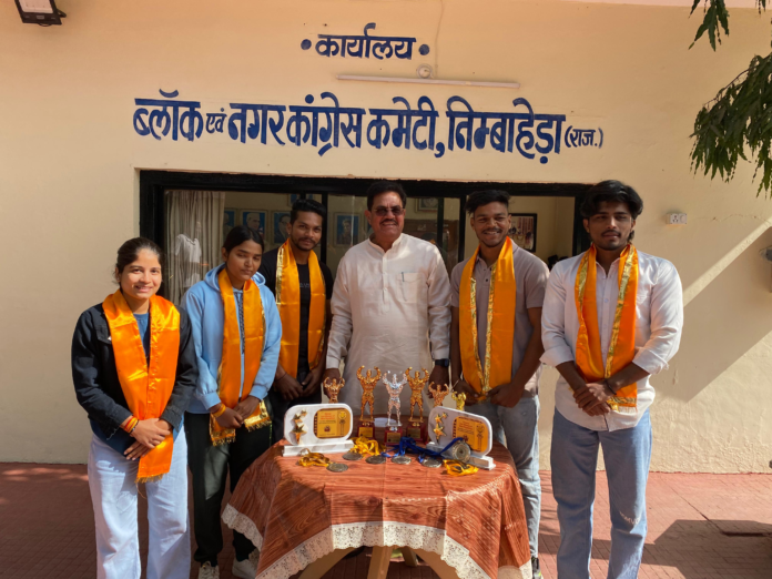Wrestlers of Nimbahera won medals in body building competitions, took blessings from former cooperative minister Udaylal Anjana
