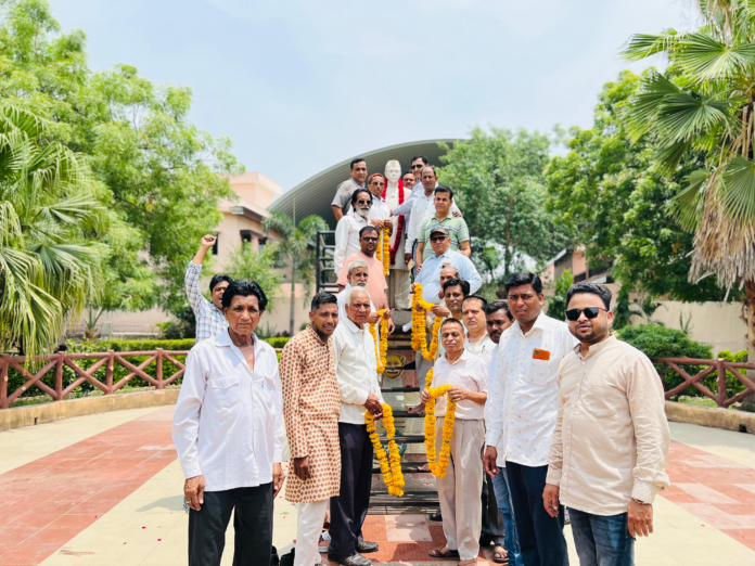 पंडित नेहरू की 61वीं पुण्यतिथि पर कांग्रेसजनों ने दी श्रद्धांजलि