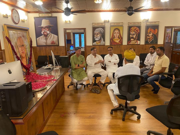 rohit-bohra-pays-tribute-to-health-minister-wife